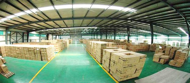 超市高清監控，記錄小偷作案過程