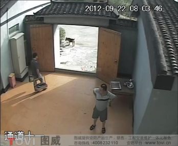 D1效果-門口白天/夜間視頻監控效果錄像演示